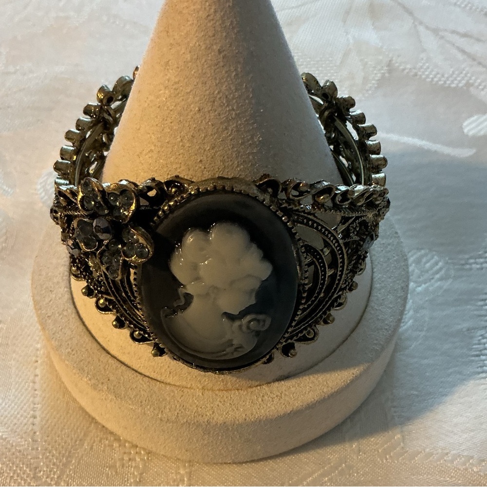 Black and White Cameo Antique Gold Tone Cuff Bracelet - Picture 2 of 5